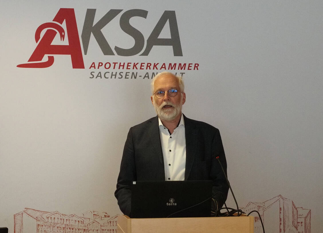 Der Frust in der Apothekerschaft ist groß: Doch AKSA-Präsident Jens-Andreas Münch hält es für falsch, nun die Leistungen der Vor-Ort-Apotheken zu kürzen.  / Foto: AKSA