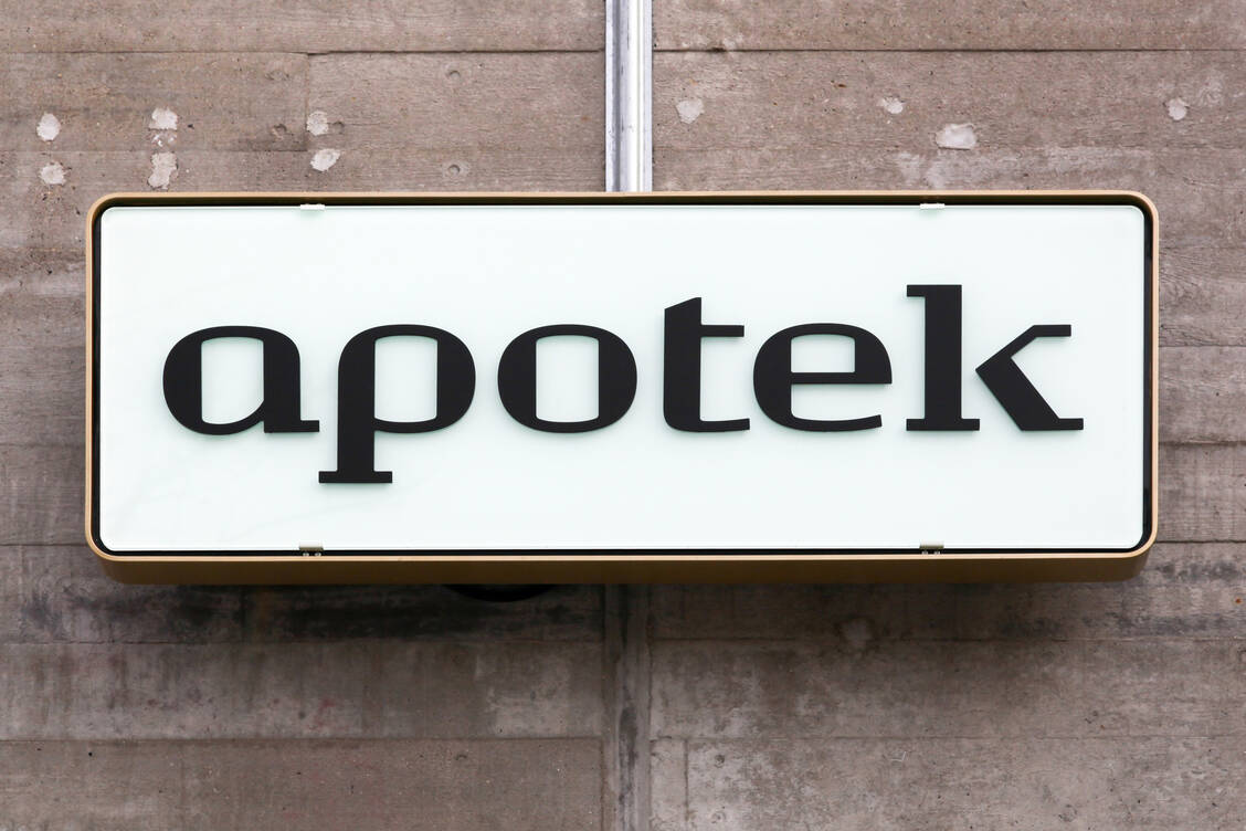 Das Pendant zum deutschen Apotheken-A ist der schwarz-weiße Schriftzug des dänischen Apothekerverbands. / Foto: Getty Images/ricochet64