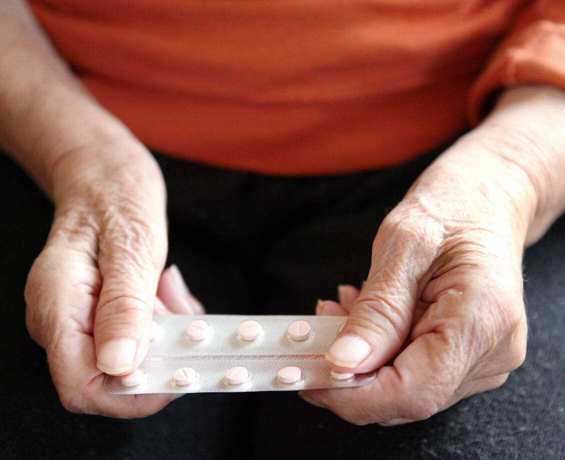 Patienten mit Tremor bekommen häufig den Betablocker Propanolol verordnet. Ein Tremor kann, muss aber nicht Vorbote einer Parkinson-Erkrankung sein. / Foto: Fotolia/nenovbrothers