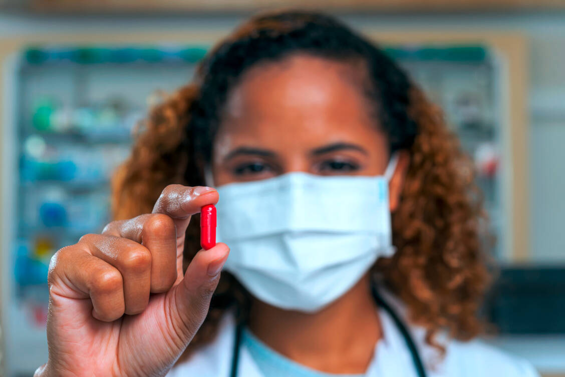 Same same but different: 82 Prozent der in jüngster Zeit zugelassenen Antibiotika seien nur Varianten der bereits bekannten Mittel, beklagt die WHO. / Foto: Getty Images/Kmatta