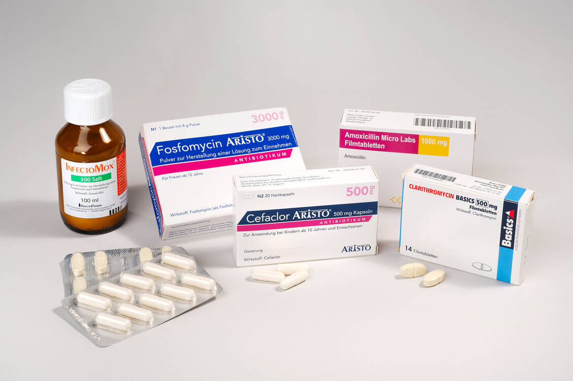 85 Präparate mit 29 antibiotischen Wirkstoffen hat Stiftung Warentest formell auf ihre Eignung bei Infekten bewertet. / Foto: Stiftung Warentest/Ralph Kaiser