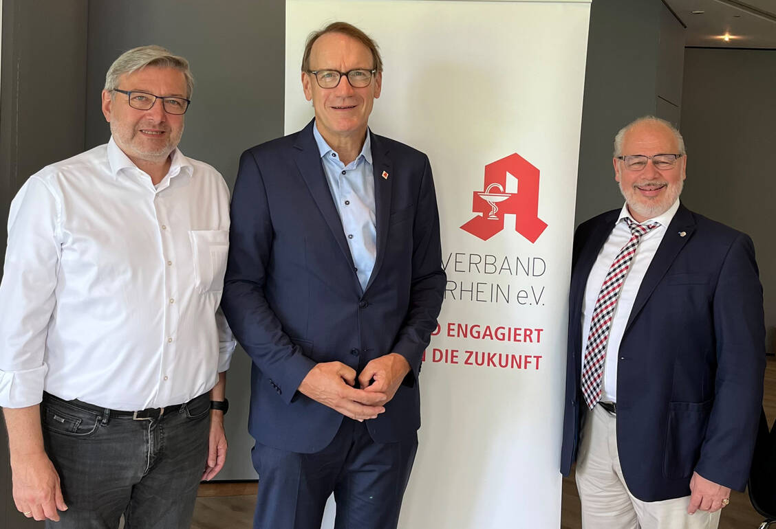 SPD-Politiker Dirk Heidenblut (links) und CDU-Politiker Georg Kippers (rechts) bei AVNR-Chef Thomas Preis. / Foto: AVNR