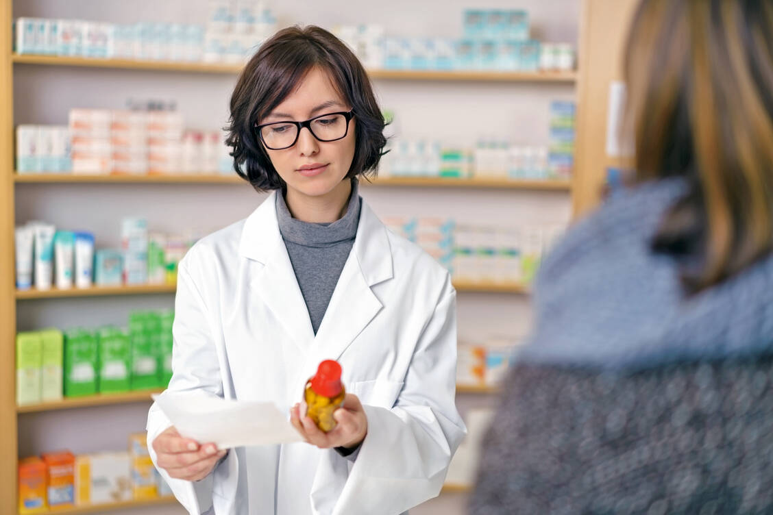 Bundesgesundheitsminister Jens Spahn (CDU) will pharmazeutisch-technischen Assistenten mehr Kompetenzen übertragen. / Foto: Shutterstock/racorn