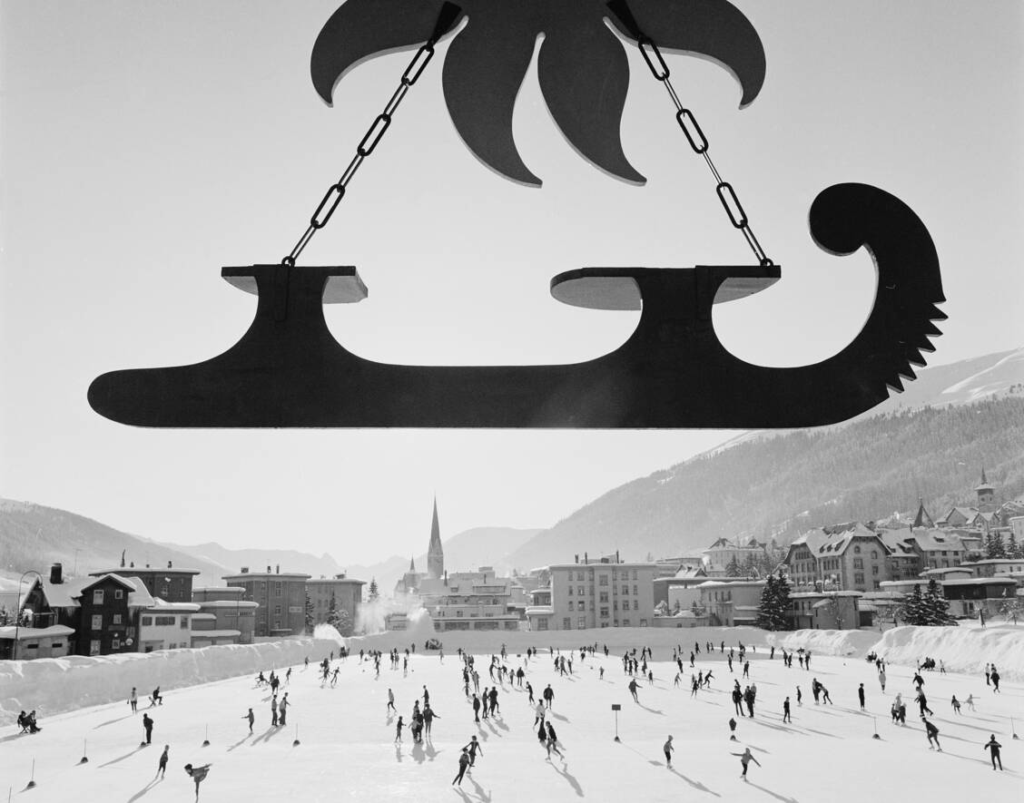 Eislaufen in Davos Ende der 1960er-Jahre. / Foto: Foto: akg-images /Keystone /STR