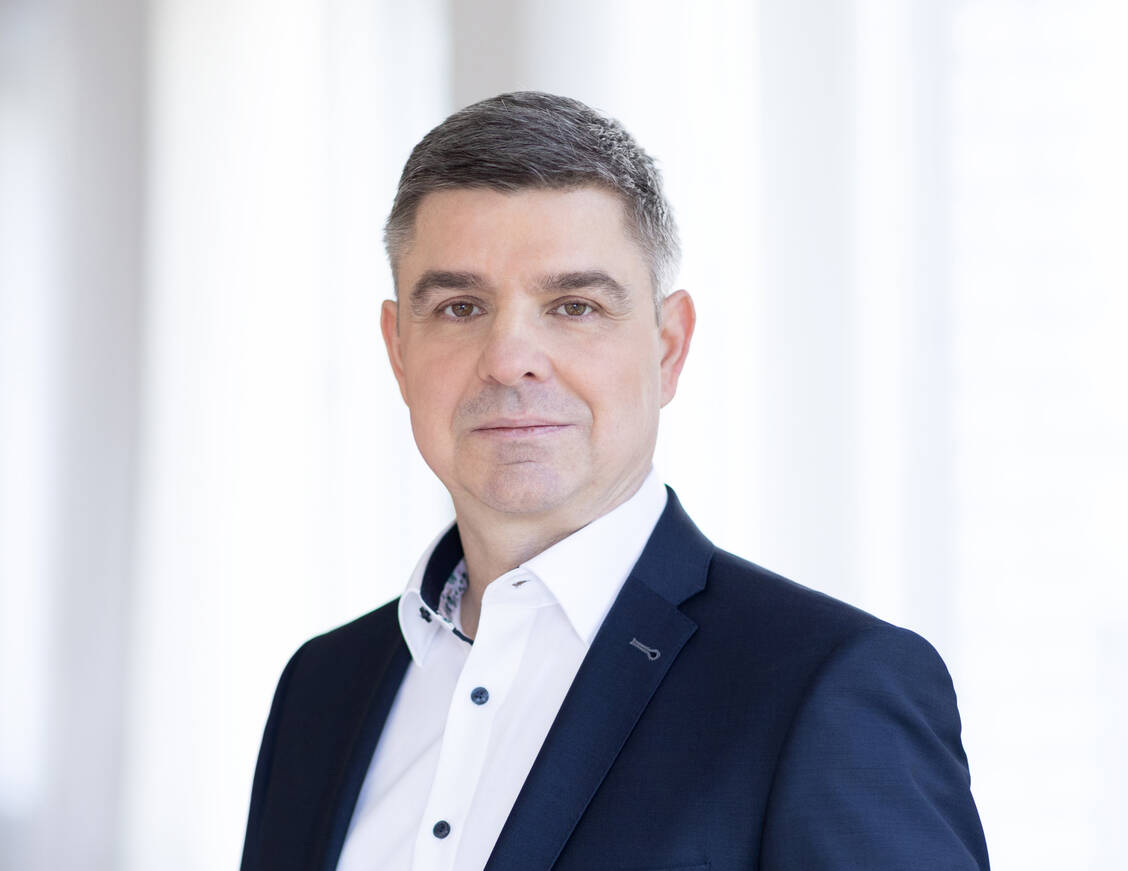 »Apotheken können und wollen mehr leisten – gerade im Bereich der Prävention und Gesundheitsförderung, auf die der Koalitionsvertrag richtigerweise setzt«, meint Adexa-Vorstand Andreas May. / © Adexa/Angela Pfeiffer