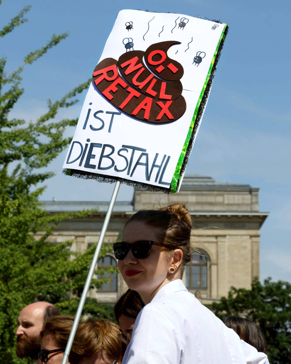 Die Apotheker haben die Nullretaxationen schon lange satt und fordern eine bessere Vergütung ihrer Leistungen. Hier beim deutschlandweiten Apothekerstreik am 14. Juni 2023. / © Imago/Müller-Stauffenberg
