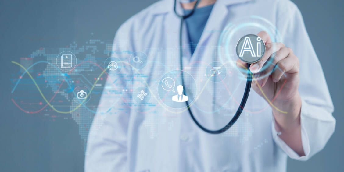 Mit smarten Stethoskopen lassen sich Herzinsuffizienz, Vorhofflimmern und Herzklappenerkrankungen rascher erkennen als mit herkömmlichen Instrumenten, zeigt eine aktuelle Studie. / © Getty Images/Hirun