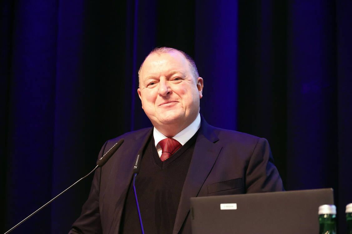 BAK-Präsident Armin Hoffmann spricht sich für eine moderne Apothekenaufsicht aus. / © PZ/Alois Müller