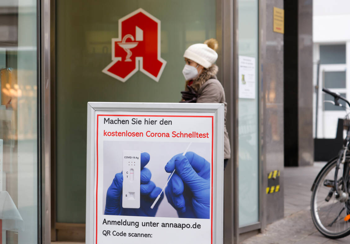 Die bislang kostenlosen Bürgertests sollen demnächst mit Ausnahme einiger vulnerabler Personengruppen für alle kostenpflichtig werden. / Foto: imago images/Rupert Oberhäuser