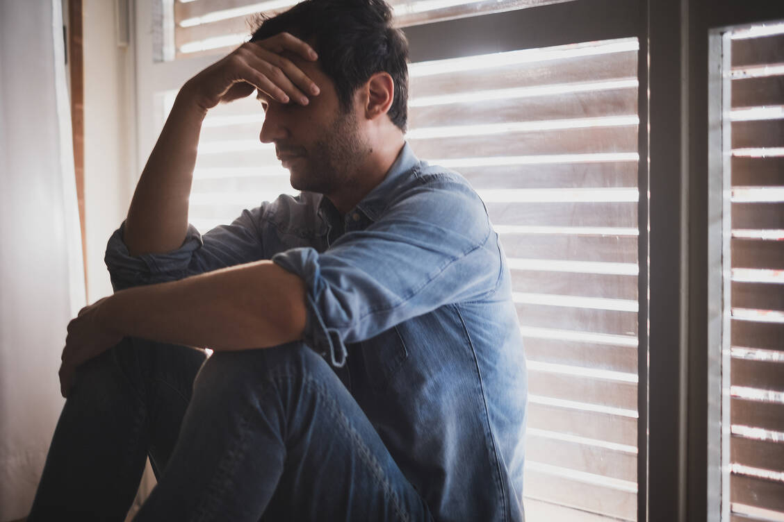 Venlafaxin ist ein alter Bekannter in der antidepressiven Therapie. Für Erwachsene mit schwerer Depression ist seit Kurzem auch Desvenlafaxin auf dem Markt.  / Foto: Adobe Stock/Paolese