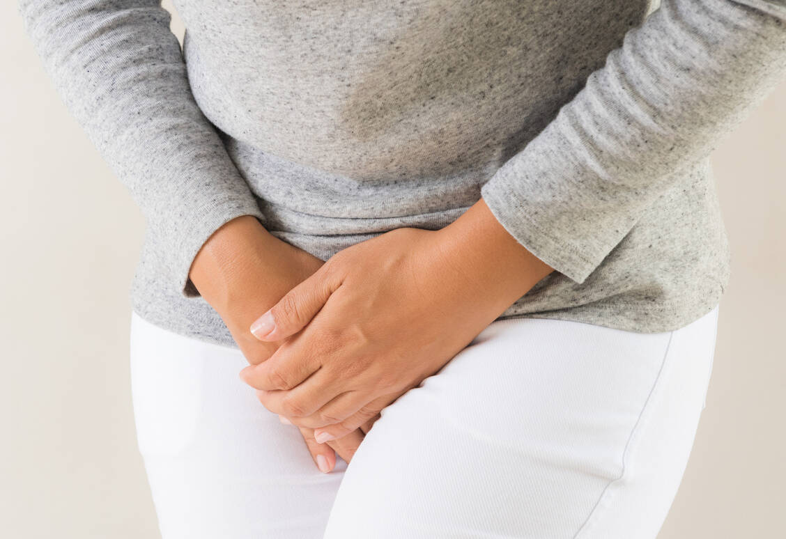 Wenn schwangere Frauen an Blasenbeschwerden ­leiden, muss das Apothekenteam sie immer zum Arzt schicken. / Foto: Adobe Stock/Siam Pukkato