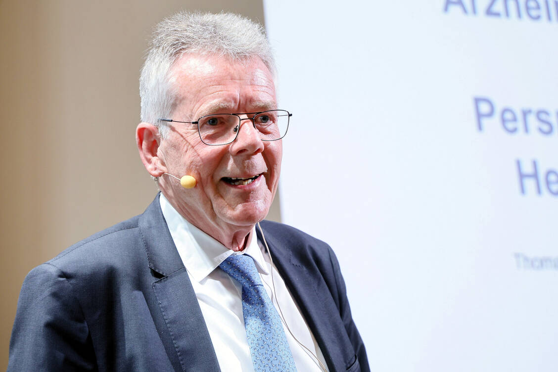 Professor Dr. Thomas Klingebiel war bis 2021 Direktor der Klinik für Kinder- und Jugendmedizin des Uniklinikums Frankfurt. Beim Pharmacon gab er einen Überblick über Arzneimittel für neuartige Therapien.  / Foto: Alois Müller