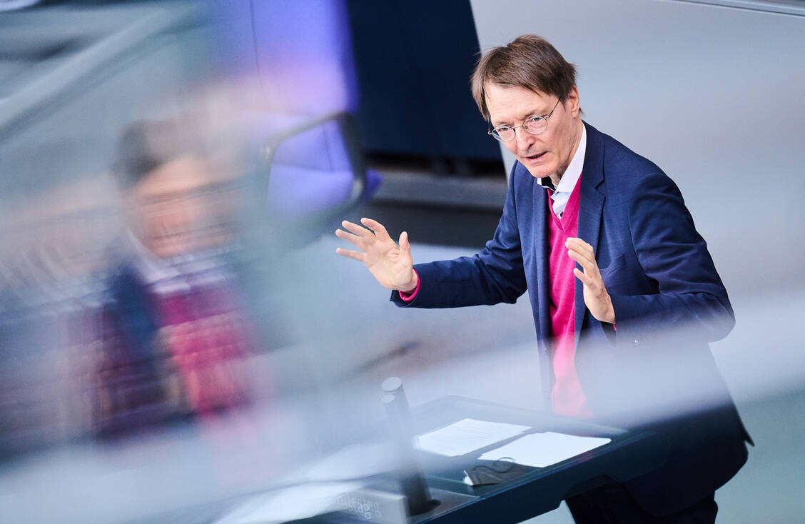 Bundesgesundheitsminister Karl Lauterbach (SPD) hat heute sein viel diskutiertes Lieferengpass-Gesetz mit den Stimmen der Regierungsfraktionen durch den Bundestag gebracht (Archivbild). / Foto: picture alliance/dpa