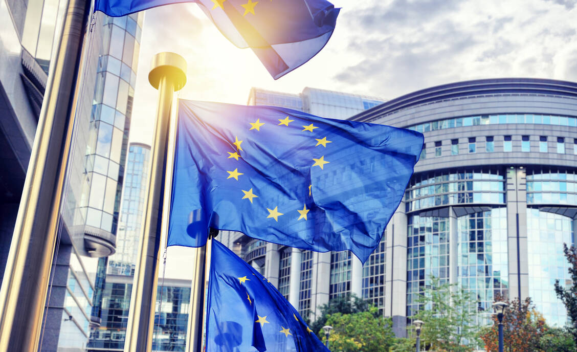 Mit flexibel einsetzbaren Mitteln will die EU-Kommission gegen Lieferengpässe bei Arzneimitteln vorgehen. Darüber debattierten gestern die Abgeordneten im EU-Parlament. / Foto: Adobe Stock/Grecaud Paul