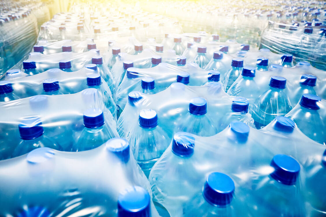 Mineralwasser enthält in Deutschland deutlich mehr Mikroplastik als Leitungswasser.  / Foto: Adobe Stock/Sergey Klopotov