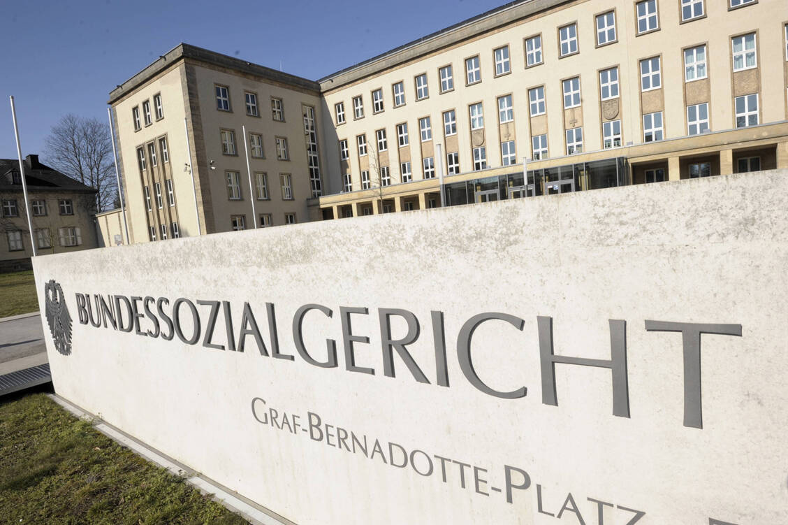 Das Bundessozialgericht gab einem Apotheker Recht. Im Streit mit der AOK Bayern  ging es um zytostatikahaltige parenterale Lösungen und deren Abrechnung. / Foto: Imago/Klaus Martin Höfer