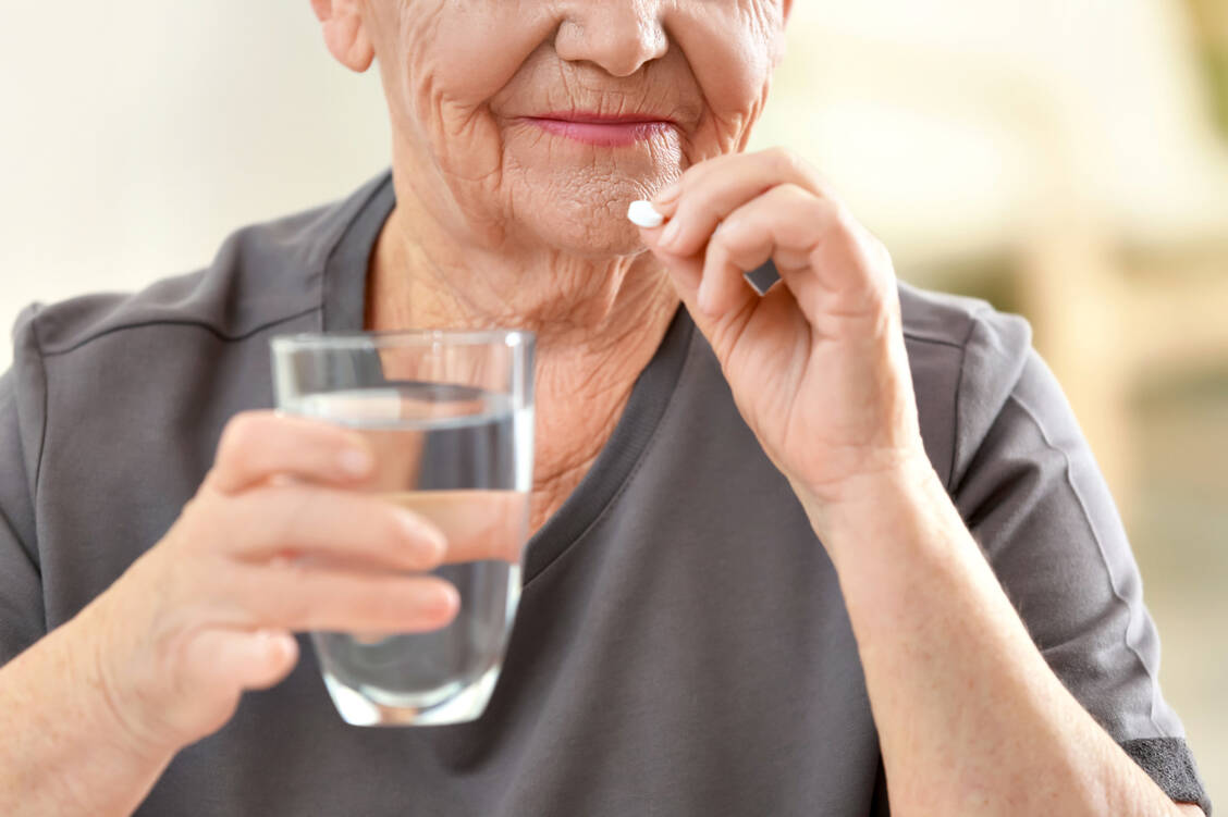 Die typischen Langzeitanwender von Benzodiazepinen sind Menschen in der zweiten Lebenshälfte, vor allem Frauen. / Foto: Shutterstock/Africa Studio