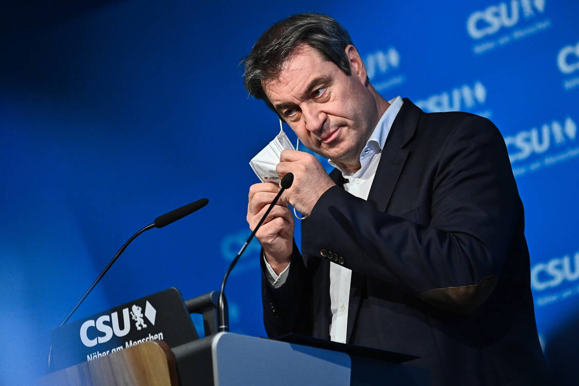 Der bayerische Ministerpräsident Markus Söder (CSU) ist für eine allgemeine Covid-19-Impfpflicht. Die einrichtungsbezogene Impfpflicht sieht er aber gerade kritisch (Archivbild). / Foto: Getty Images/ Pool