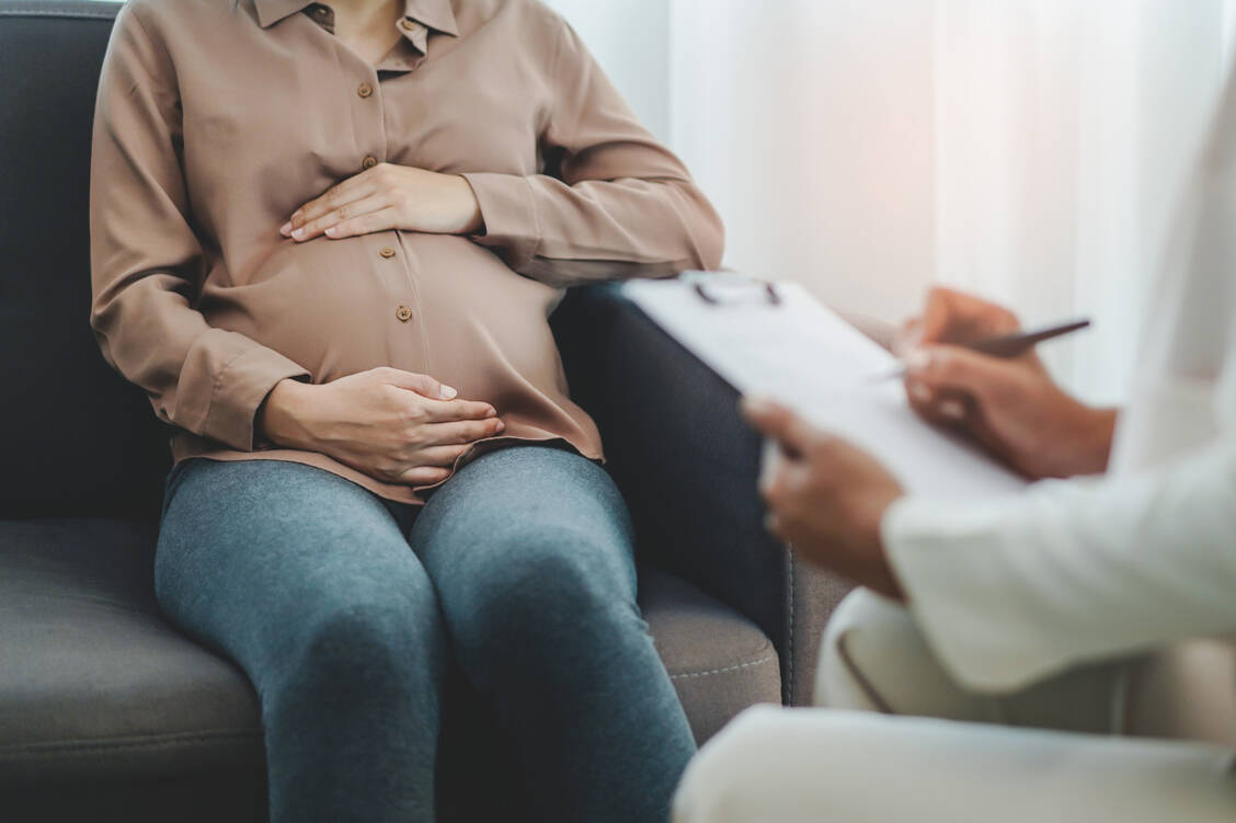 Falls in der Schwangerschaft aufgrund einer akuten Diarrhö eine medikamentöse ­Hemmung der Darmmotilität indiziert ist, kann kurzfristig Loperamid zum Einsatz kommen. / Foto: Adobe Stock/Pormezz