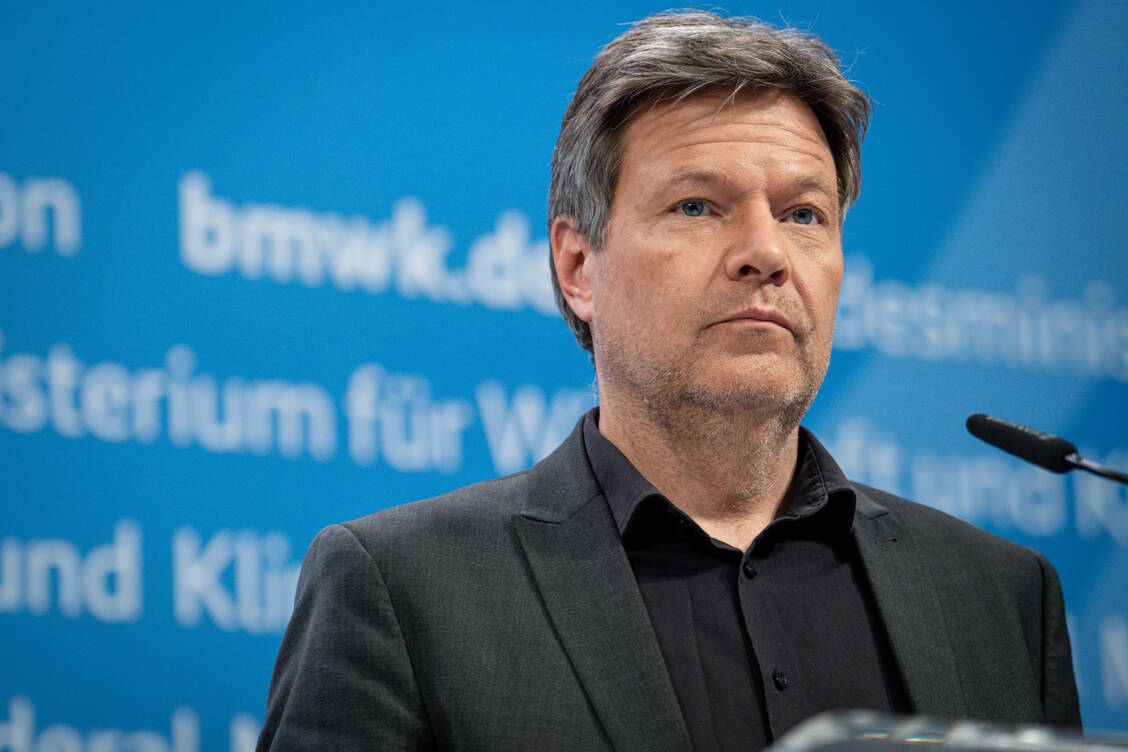 Bundeswirtschaftsminister Robert Habeck (Grüne) will sich in der Skonto-Frage nicht für die Apotheken einsetzen. / Foto: IMAGO/Political-Moments