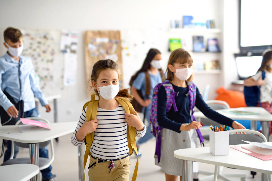 Die Rolle von Kindern bei der Coronavirus-Pandemie ist bislang nicht eindeutig geklärt. Das Forschungsprojekt »Covid Kids Bavaria« soll neue Erkenntnisse auch in Hinsicht auf den Schulbetrieb liefern.  / Foto: Adobe Stock/Halfpoint