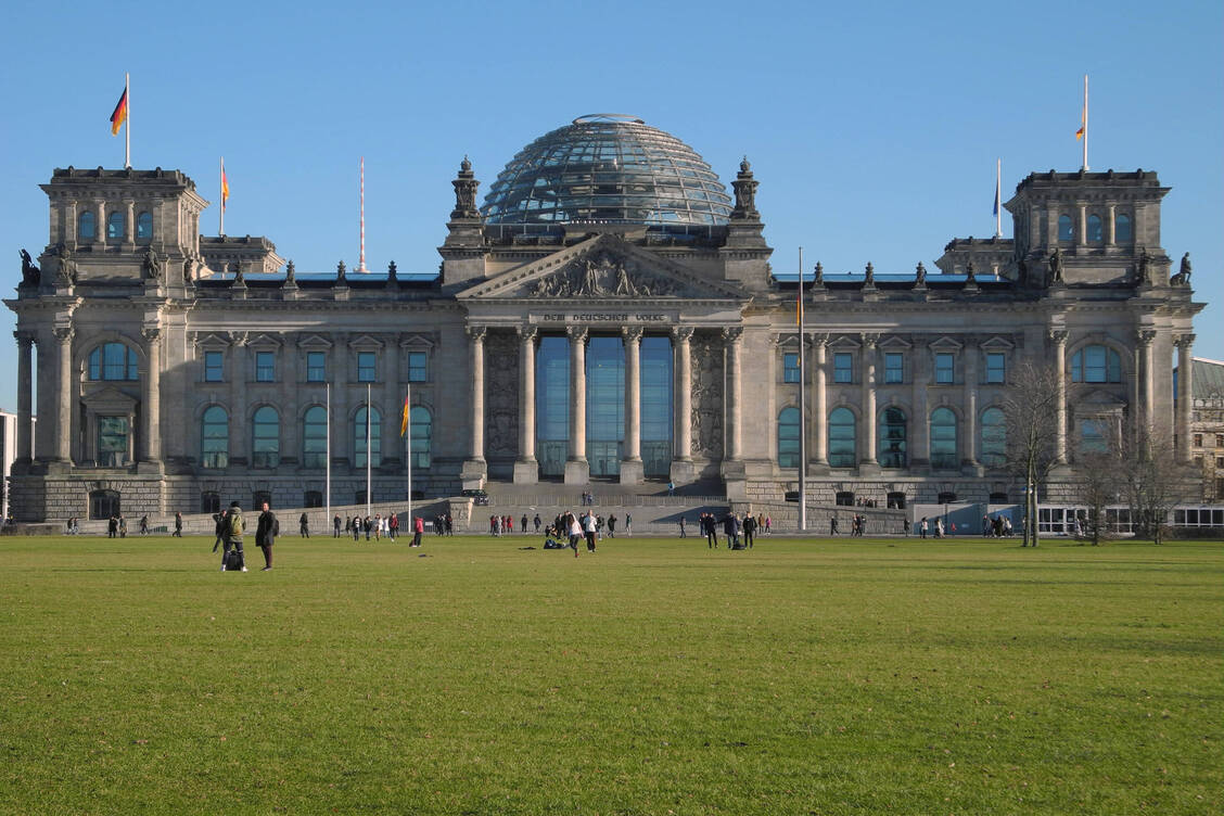 Der Deutsche Bundestag möchte zunächst bis Ende September 2021 den Pandemie-Status weiter aufrechthalten. / Foto: Imago/pemax