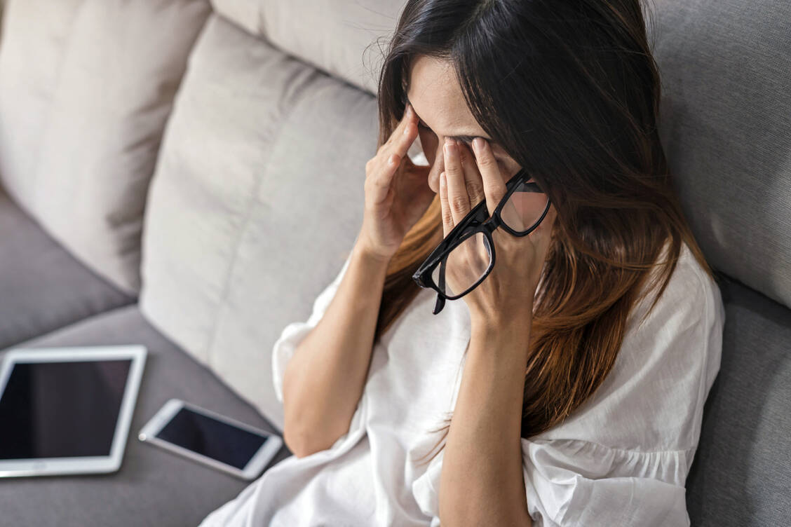 Online-Programme und Apps zur Vorbeugung und unterstützenden Behandlung von Depressionen basieren auf der kognitiven Verhaltenstherapie. Sie sollen helfen, die Symptomatik zu reduzieren. / Foto: Adobe stock/Kittiphan