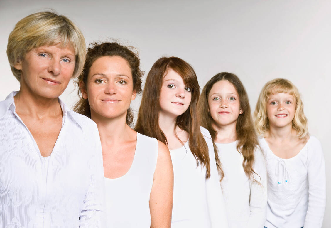 Die STIKO hat in ihren Impfempfehlungen 2022 den Impfbedarf junger Frauen betont. Besondere Bedeutung hat die HPV-Impfung.  / Foto: Getty Images/Rayman