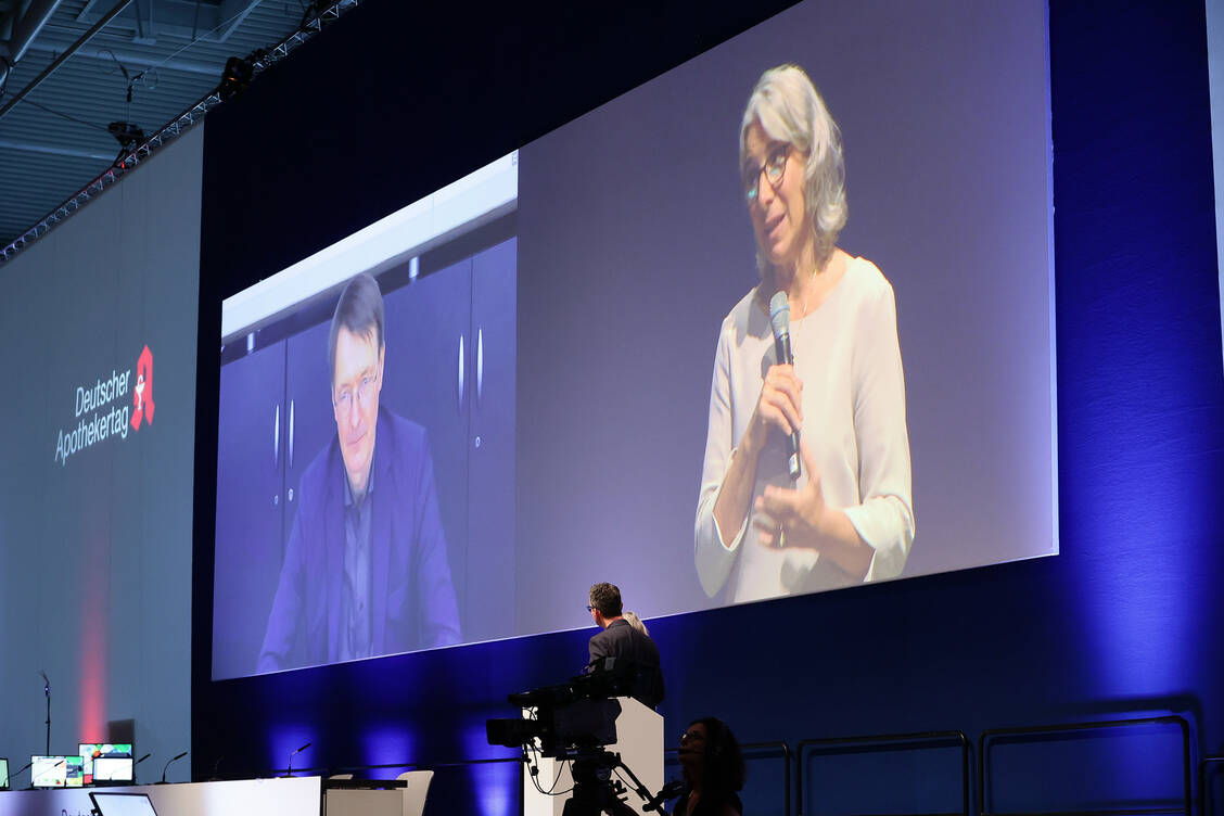 Unter anderem die Reden von ABDA-Präsidentin Gabriele Regina Overwiening und von Bundesgesundheitsminister Karl Lauterbach sind nachträglich als Video einsehbar. / Foto: Alois Mueller
info@amfotos.com