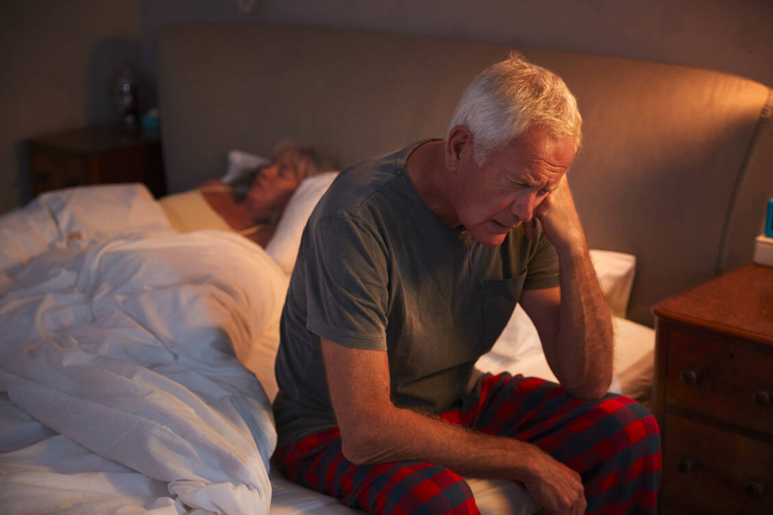 Nächtlicher Harndrang und sexuelle Probleme? Störungen können auf eine Prostatavergrößerung hindeuten.  / Foto: Adobe Stock/Monkey Business