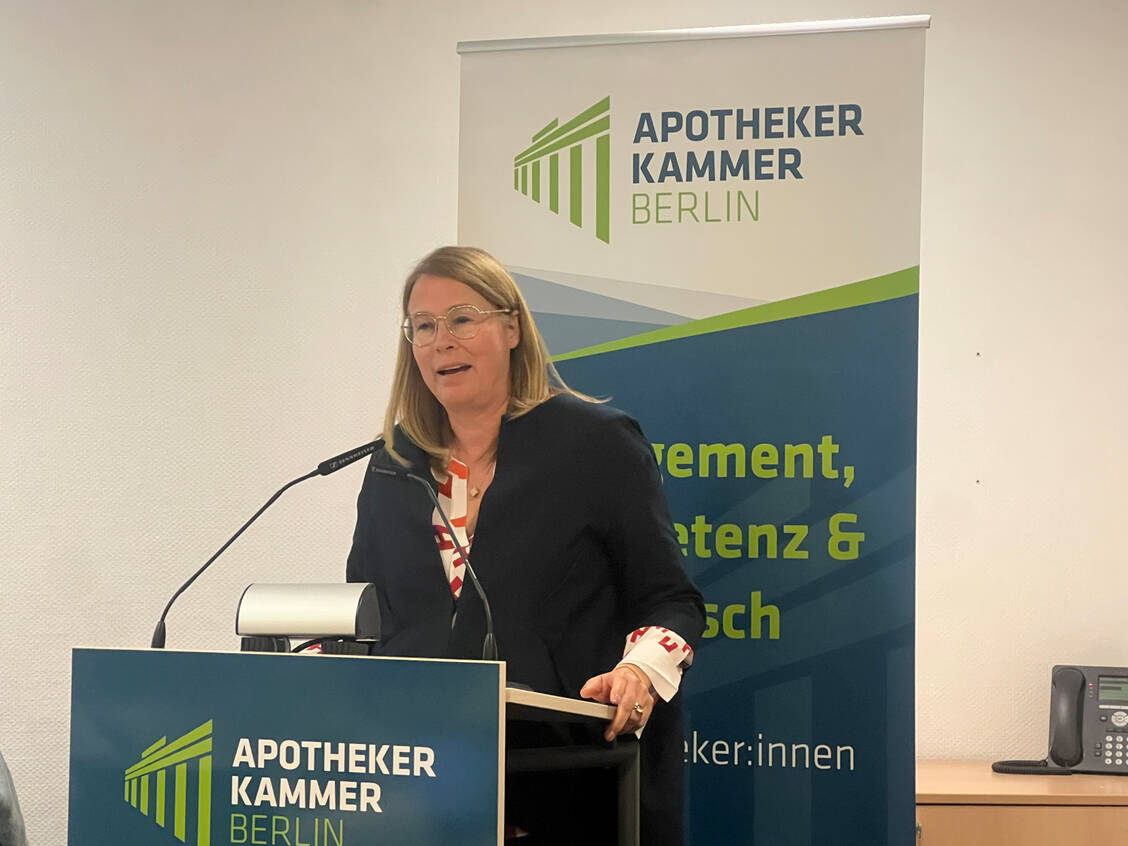 Franziska Erdle ist seit 1. Januar 2026 neue ABDA-Hauptgeschäftsführerin. / © PZ/Höhn