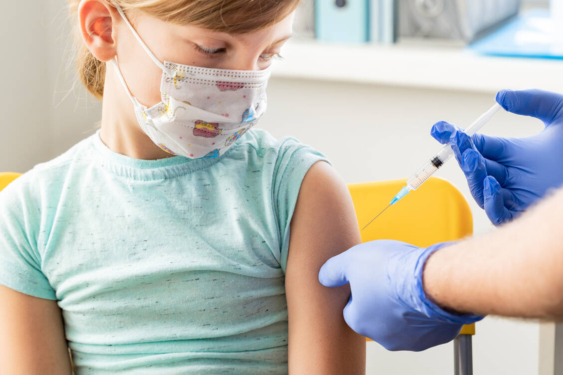 Eine STIKO-Empfehlung für den Booster für Kinder liegt bislang für Deutschland noch nicht vor. / Foto: Getty Images/Irina Velichkina