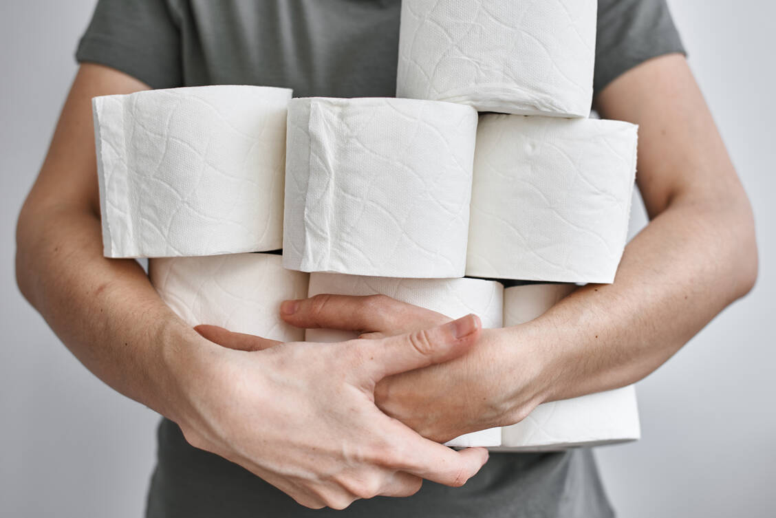 Durchfallerkrankungen sind sehr verbreitet. Es ist von mindestens 50 bis 80 Millionen gastrointestinalen Infektionen pro Jahr in Deutschland auszugehen – wahrscheinlich sind es noch deutlich mehr.  / © GettyImages/	Lazy_Bear