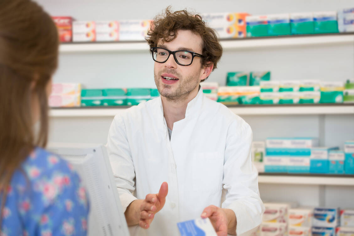Die Anzahl der Biosimilar-Verordnungen verdoppelte sich 2018, weil für einige biologisch hergestellte Originalpräparate, wie beispielsweise der monoklonale Antikörper Humira®, der Patentschutz  ausgelaufen ist. / Foto: Getty Images/Westend61