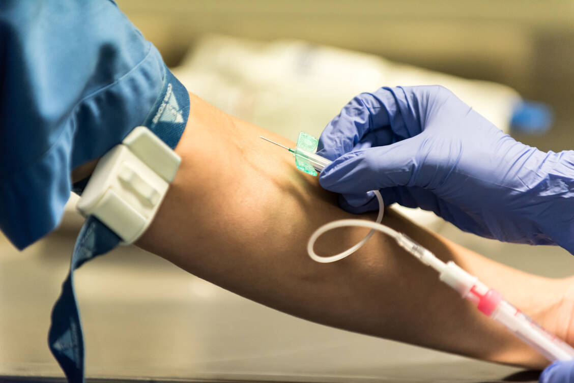 Bei CAR-T-Zellen handelt es sich um patienteneigene T-Zellen, die gentechnisch behandelt und dem Patienten zurückinfundiert werden.  / Foto: Fotolia/benicoma