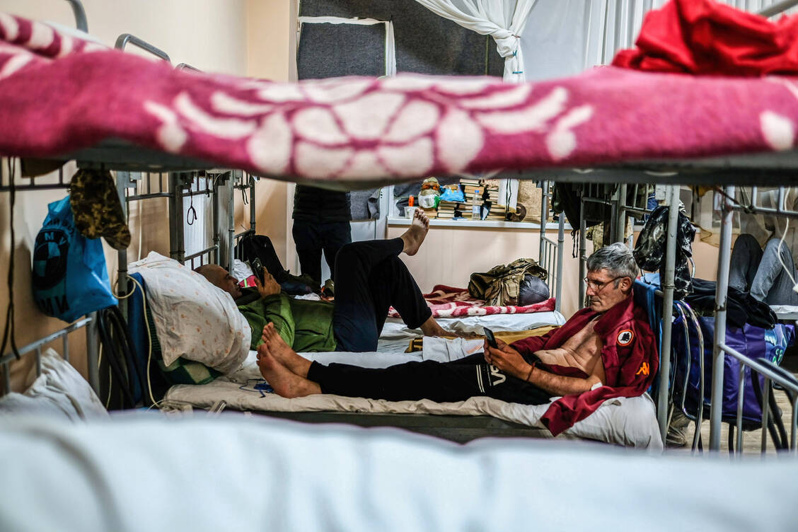 «Große Fluchtbewegungen, die Unterbringung in beengten Unterkünften und die Unterbrechung der medizinischen Versorgung begünstigen die Verbreitung von Infektionskrankheiten», warnt der Globale Fonds zur Bekämpfung von Aids, Tuberkulose und Malaria. / Foto: IMAGO/ZUMA Wire