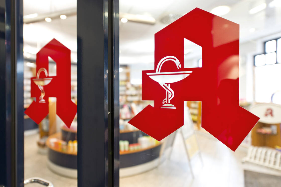 Einzig der Trend zur Filialapotheke zeigt laut Zahlen der ABDA nach oben. / Foto: imago/imagebroker