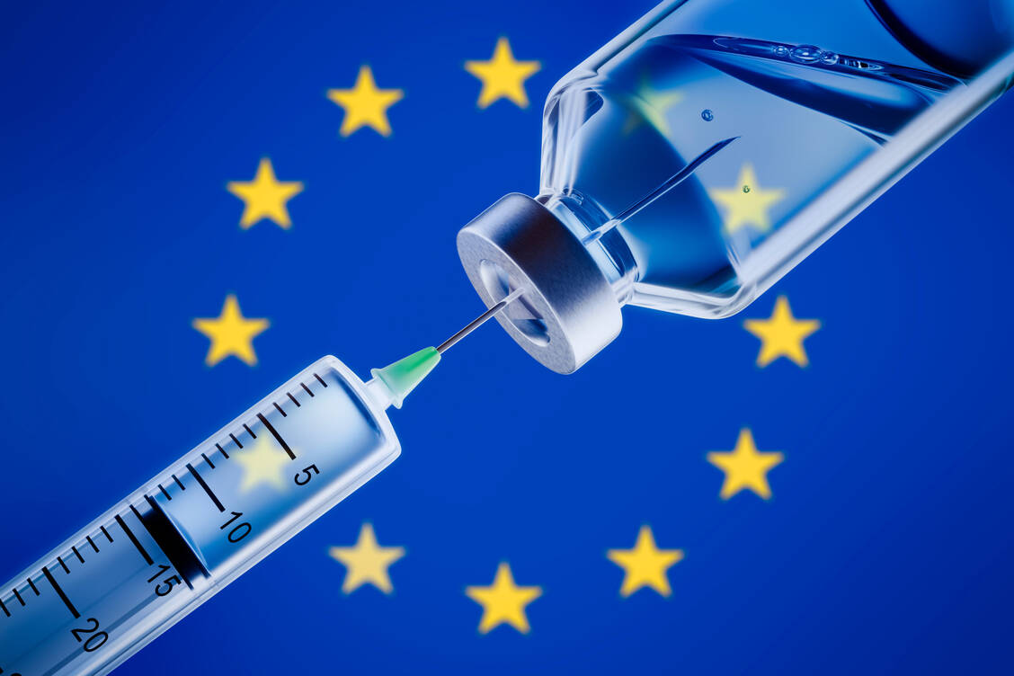 Stand heute liefern sich Moderna und Biontech/Pfizer ein Kopf-an-Kopf-Rennen, wer als erstes die EU-Zulassung für seinen mRNA-Impfstoff gegen das Coronavirus SARS-CoV-2 erhalten wird. / Foto: Getty Images/peterschreiber.media