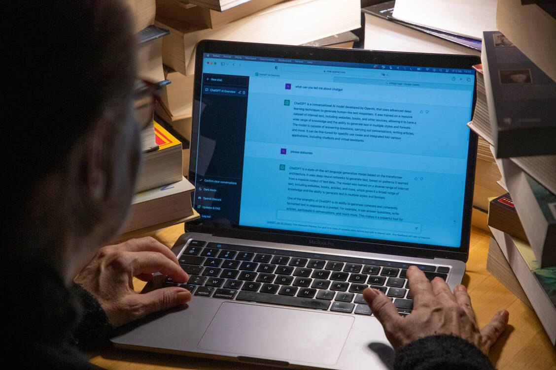 Mit einer riesigen Datenmenge ausgestattet, liefert der KI-Textgenerator ChatGPT Antworten auf alle möglichen Fragen. Selbst auf individuelle medizinische Fragen gibt er detaillierte Antworten, Hilfestellungen und Anweisungen. / Foto: picture alliance/dpa/BELGA