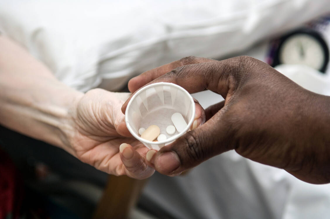 Die orale Gabe von Arzneimitteln ist der bevorzugte Anwendungsweg, aber bei Palliativpatienten oft keine Option. / Foto: Getty Images/Richard Bailey