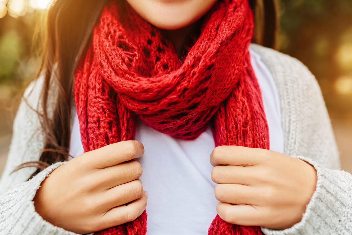 Am 2. Februar 2024 findet der zweite #GoRed-Day in Deutschland statt. Hier steht die Herzgesundheit von Frauen im Fokus. Unter dem Motto »Frauenherzen schlagen anders« planen der Verein Healthcare Frauen und die Herz-Hirn-Allianz eine große Awareness-Kampagne. Sichtbares Zeichen soll ein rotes Kleidungsstück oder Accessoire sein (Infos und Link siehe unten Kasten Literatur). / Foto: Adobe Stock/Vera