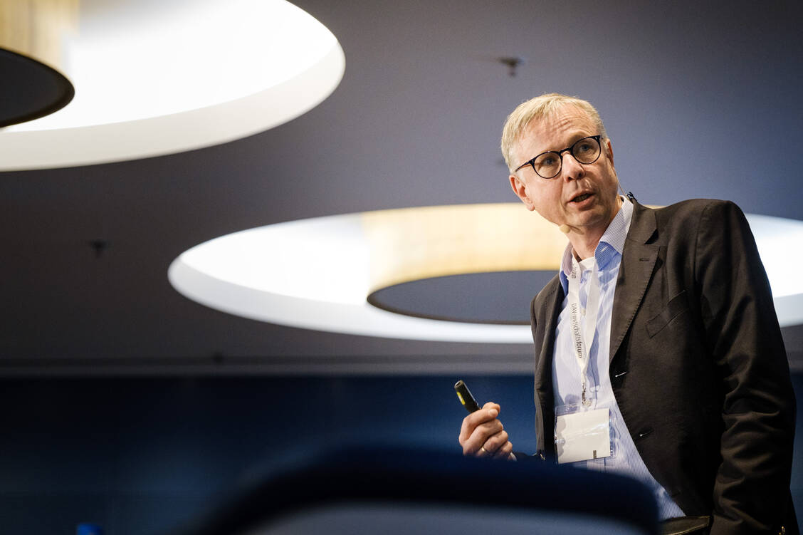 Von der Vision in den Praxisalltag: Telemedizin-Experte Markus Müschenich weiß, wohin die Digitalisierung im Gesundheitsbereich mittelfristig führen wird. / Foto: PZ/André Wagenzik