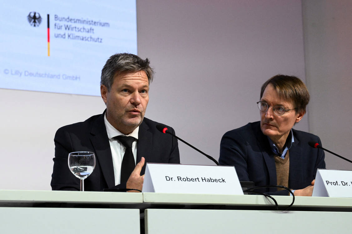 Die Zuständigkeit für das Apothekenhonorar wechselt von Bundeswirtschaftsminister Robert Habeck (Grüne) zu Bundesgesundheitsminister Karl Lauterbach (SPD). / Foto: picture alliance / REUTERS