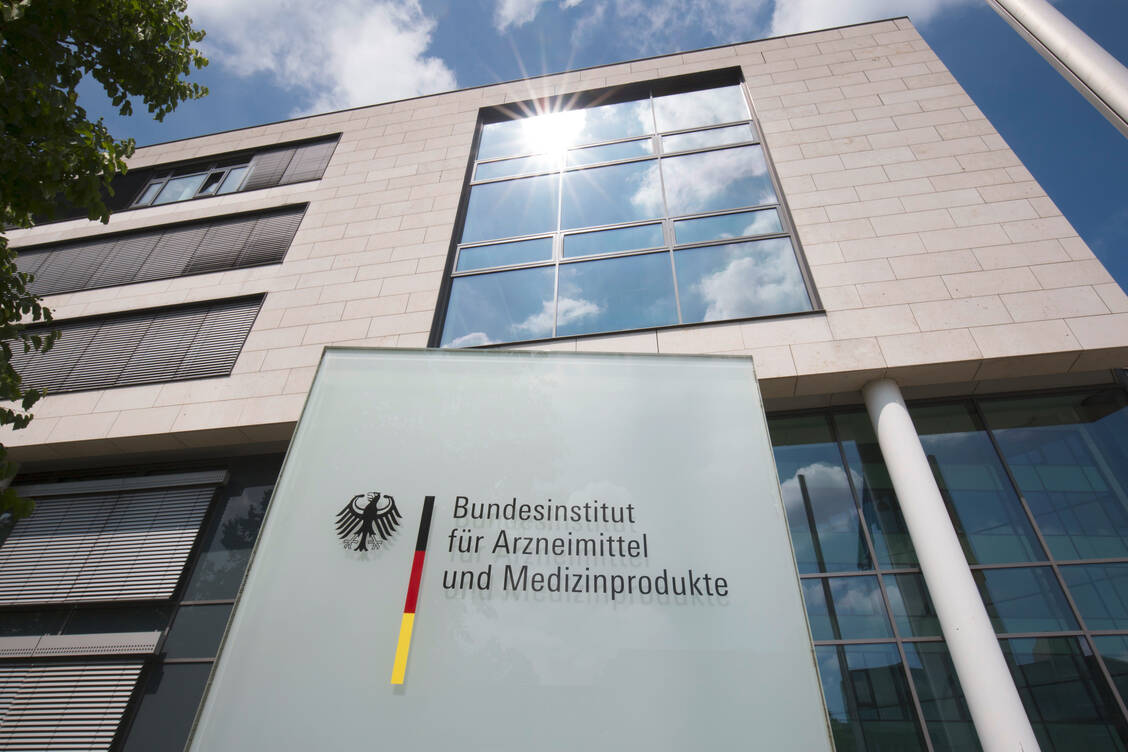 Nach dem Willen der CDU/CSU-Bundestagsfraktion sollen Hersteller versorgungsrelevanter Arzneimittel das BfArM künftig unverzüglich unterrichten, falls ein Lieferengpass droht. / Foto: picture alliance / Ulrich Baumgarten