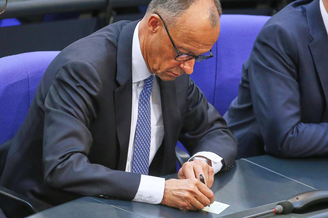 Sechs Stimmen fehlten Merz für die nötige Mehrheit. / © IMAGO/dts Nachrichtenagentur