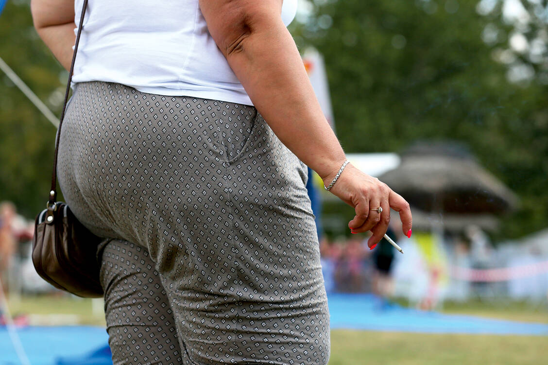 Ein ungesunder Lebensstil, vor allem Überernährung, Bewegungsmangel und Rauchen, erhöht das Risiko für Herz-Kreislauf-Erkrankungen. / Foto: Shutterstock/Krzysztof Winnik