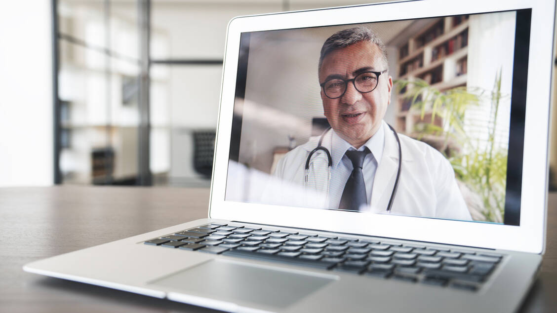 In Nordrhein startet ein gemeinsames Pilotprojekt von Ärzten und Apotheken zur assistierten Telemedizin. / © Getty Images