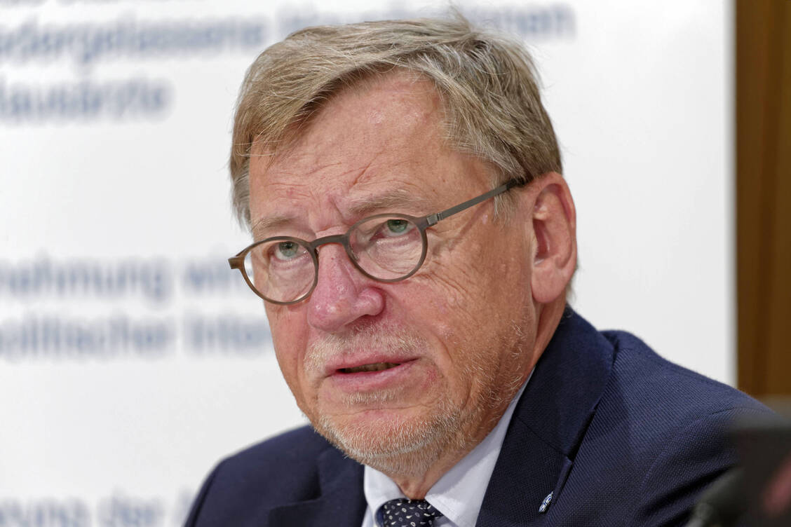 Hausärztechef Ulrich Weigeldt ist sich sicher: Wenn die Techniklösungen für das E-Rezept funktionieren, sind die Ärzte dabei / Foto: Imago/Jürgen Heinrich