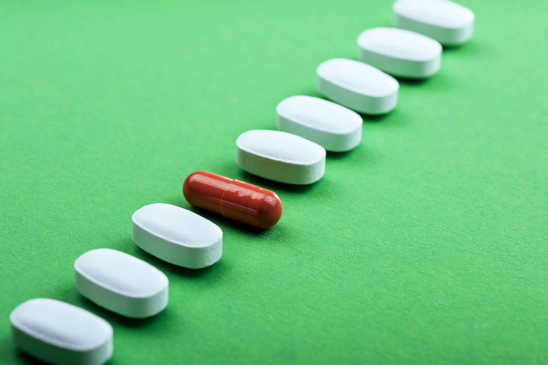 Medikationsfehler sind unabsichtliche Fehler im Medikationsprozess mit Schadenspotenzial für Patienten. / Foto: Getty Images/standret