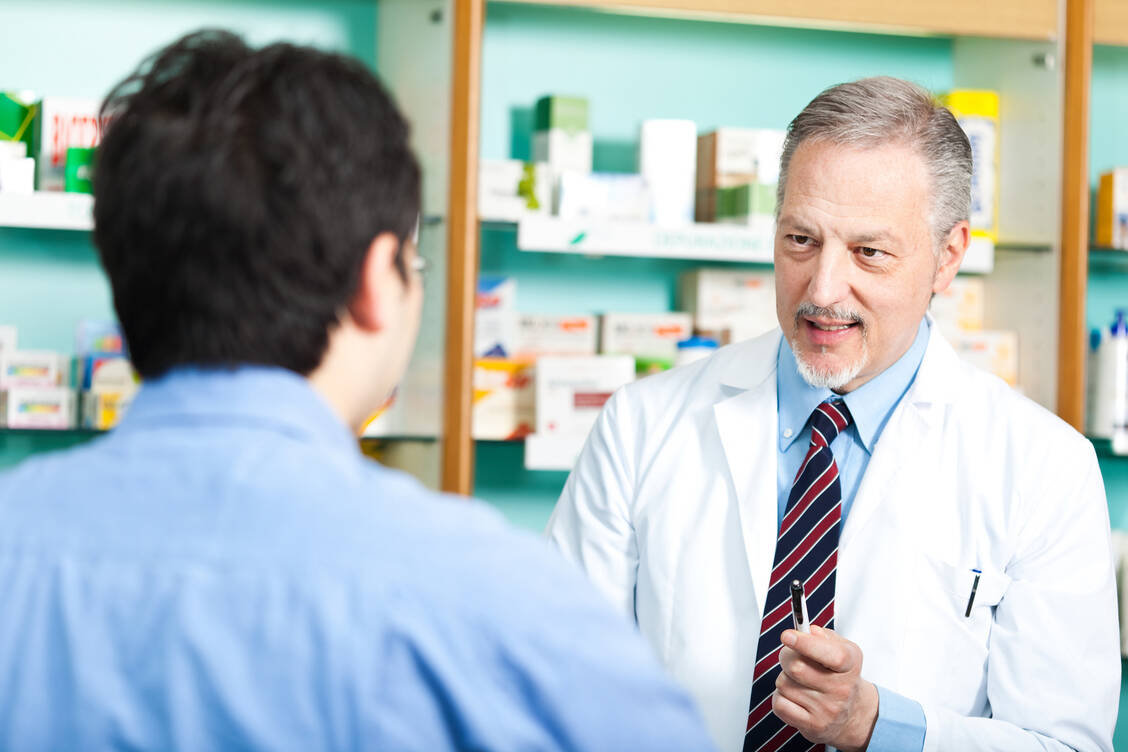 Die ABDA appelliert an die Teams in den Offizinen, ihre Kunden um Unterstützung gegen die geplante Apothekenreform zu bitten. Anschließend sollen sie mit Briefen und Unterschriftenlisten den Dialog mit Politikern suchen. / Foto: Adobe Stock/Minerva Studio